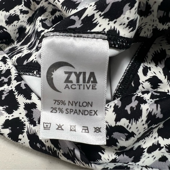 Zyia Active Snow Leopard Pocket Brilliant High Rise Leggings - Picture 6 of 11